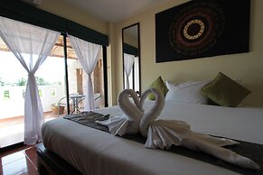 Karon Beach Pool Hotel