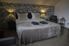 B & B Aphrodite