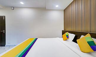 Itsy Hotels Neeranand Plaza