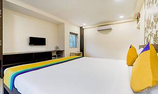 Itsy Hotels Neeranand Plaza