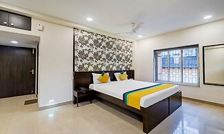 Itsy Hotels Neeranand Plaza