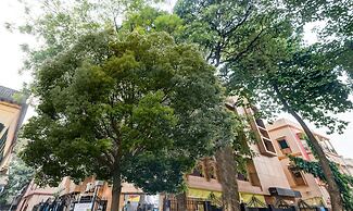 Itsy Hotels Neeranand Plaza