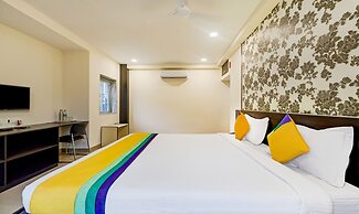 Itsy Hotels Neeranand Plaza