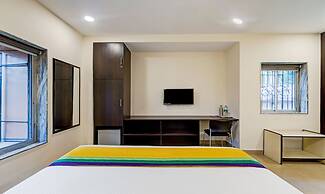 Itsy Hotels Neeranand Plaza