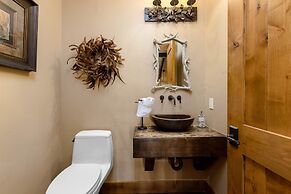 Amazing Pet-Friendly Executive Home, Ski-In Walk-Out - LR884 by Redawn