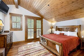 Amazing Pet-Friendly Executive Home, Ski-In Walk-Out - LR884 by Redawn