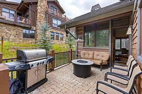 Amazing Pet-Friendly Executive Home, Ski-In Walk-Out - LR884 by Redawn