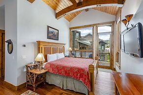 Amazing Pet-Friendly Executive Home, Ski-In Walk-Out - LR884 by Redawn