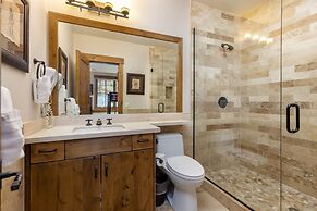 Amazing Pet-Friendly Executive Home, Ski-In Walk-Out - LR884 by Redawn