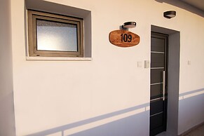 Phaedrus Living: Seaside Luxury Flat Athina 109