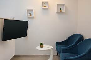 Luxury Studios & Rooms Seven