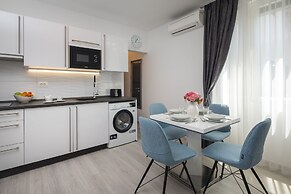 Luxury Studios & Rooms Seven