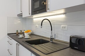 Luxury Studios & Rooms Seven