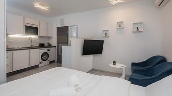 Luxury Studios & Rooms Seven