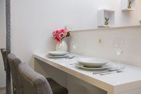 Luxury Studios & Rooms Seven