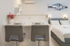 Luxury Studios & Rooms Seven