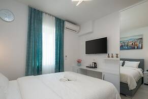 Luxury Studios & Rooms Seven