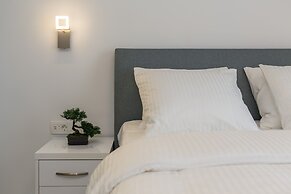 Luxury Studios & Rooms Seven