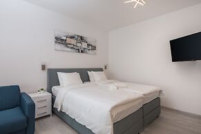 Luxury Studios & Rooms Seven