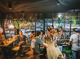 Murals Sleepbox Capsule Hostel - Adults Only