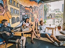 Murals Sleepbox Capsule Hostel - Adults Only