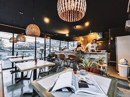 Murals Sleepbox Capsule Hostel - Adults Only