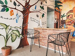 Murals Sleepbox Capsule Hostel - Adults Only