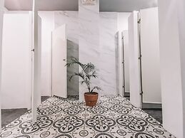 Murals Sleepbox Capsule Hostel - Adults Only