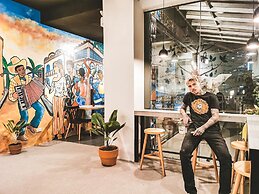 Murals Sleepbox Capsule Hostel - Adults Only