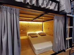Murals Sleepbox Capsule Hostel - Adults Only