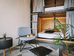 Murals Sleepbox Capsule Hostel - Adults Only