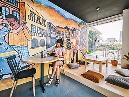 Murals Sleepbox Capsule Hostel - Adults Only