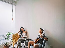 Murals Sleepbox Capsule Hostel - Adults Only