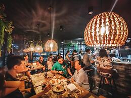 Murals Sleepbox Capsule Hostel - Adults Only