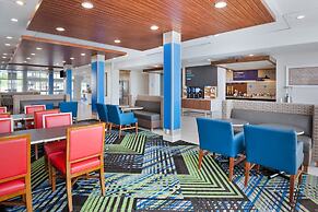 Holiday Inn Express & Suites Grand Rapids Airport - South, an IHG Hote