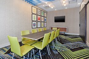 Holiday Inn Express & Suites Grand Rapids Airport - South by IHG
