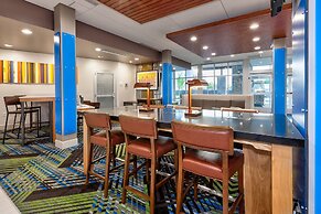Holiday Inn Express & Suites Grand Rapids Airport - South by IHG