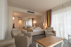 La Dolce Vita Hotel