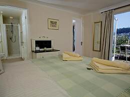 Moonrakers, Clarence Street