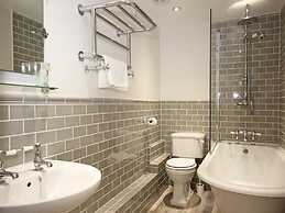 Moonrakers, Clarence Street