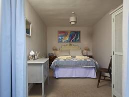 Moonrakers, Clarence Street