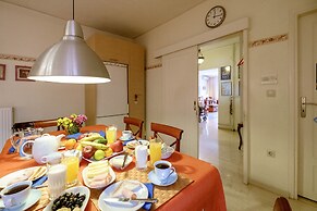 Beating Heart City Family Home Next to Beach