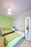 Beating Heart City Family Home Next to Beach