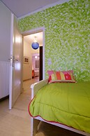 Beating Heart City Family Home Next to Beach