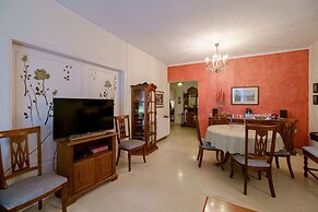 Beating Heart City Family Home Next to Beach