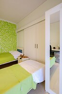 Beating Heart City Family Home Next to Beach