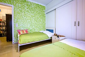 Beating Heart City Family Home Next to Beach