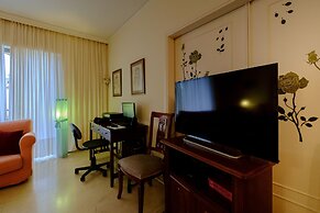 Beating Heart City Family Home Next to Beach