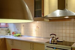 Beating Heart City Family Home Next to Beach