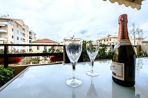 Beating Heart City Family Home Next to Beach